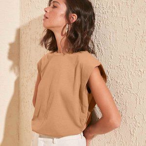 Sleeveless Basic Knitted T-Shirt Camel color